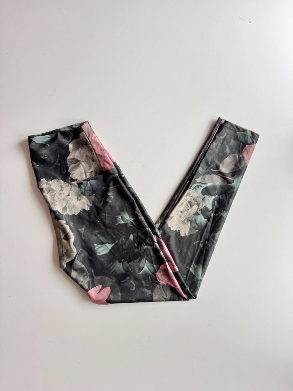 ONZIE Alpina Green Peony Floral Printed High Rise Ankle Leggings, Size M/L